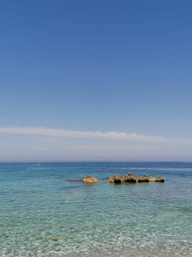 Casa Vacanza Tra Cielo E Mare กุสโตนาชี ภายนอก รูปภาพ